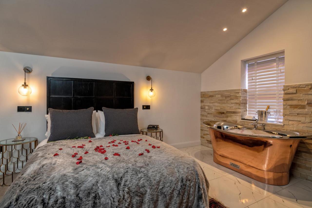 Pamper Yourself In Our Double Sized Copper Tub -2 Bedroom Villa Inverness Ngoại thất bức ảnh